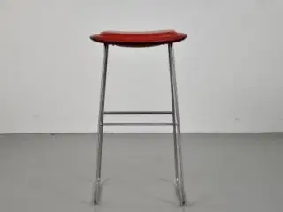 Cappellini barstol med rødt læder på sædet og stel i stål