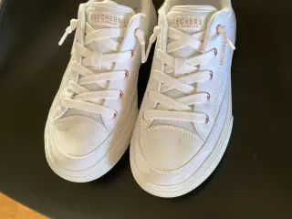 Sketchers str 38