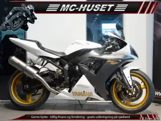 Yamaha YZF R1