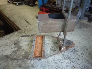 Klassisk Patineret Lygte Tester LUCAS BEAMSETTER