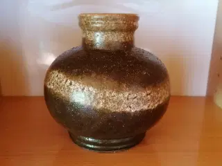 Strehla buttet vase