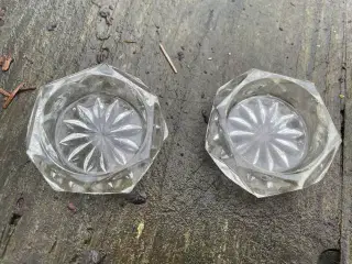 2 Saltkar i glas. 6- kantede