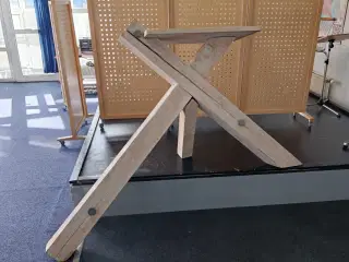 Talerstol (Skrå kors &marmorplade)