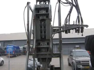 Müller MS-30 HFMV vibrator - Liebherr 1500H