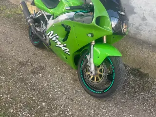 Kawasaki Ninja zx 7r