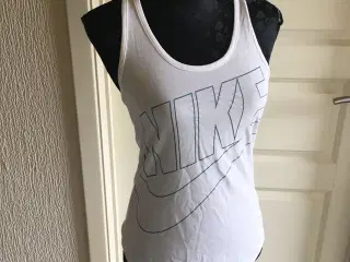Helt ny hvid Nike fitness top str. 36