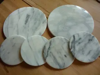 Smørrebrætter og serveringsfad i marmor