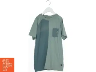 Kortærmet T-shirt med lomme fra Pomp de Lux (str. 164)