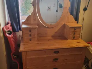 Kommode i tre med spejl