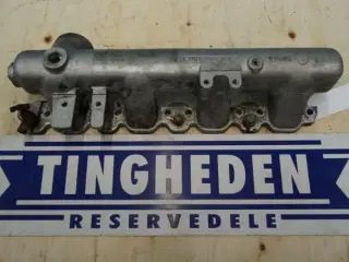 Ford 7710 Manifold E7NN9425BB