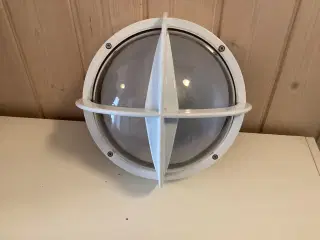 Stor hvid Pirat lampe fra Nordisk Solar