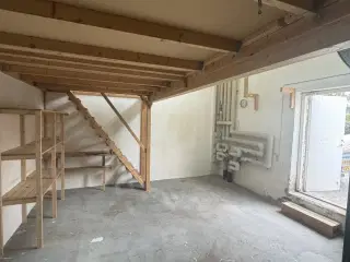 Lille lagerlokale / værksted