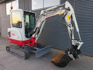 Takeuchi tb225