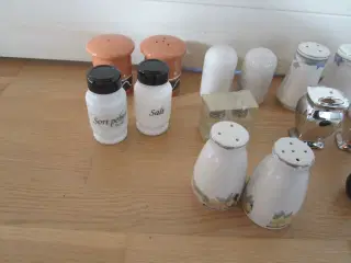 Fine salt og pebersæt alle med propper pr sæt