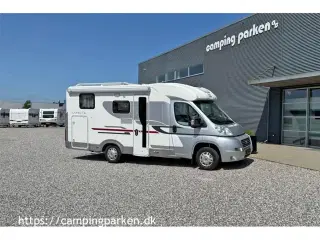 2012 - Adria Compact SL   Kompakt van med enkeltsenge og mange fine detaljer
