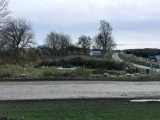 Byggegrund 1165 kvadratmeter, indlagt vand og el