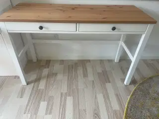 Skrivebord 