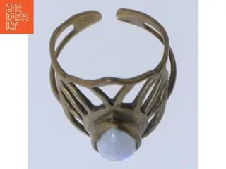 Vintage ring med sten (str. 56 mm)