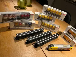 SOLGT Märklin samling af vogne og diesellok