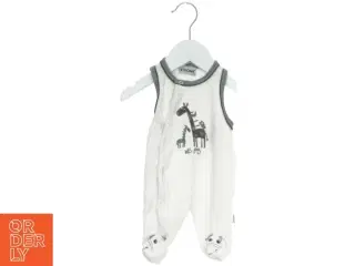 Babyheldragt med girafmotiv fra Fixoni (str. 50)