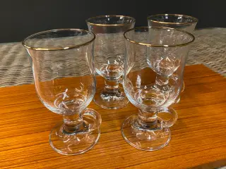 4stk irish coffie gamle glas med hank 25kr pr stk 