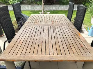 Have bord med teaktræsplade. 