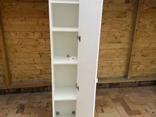 Væghængt skab 
