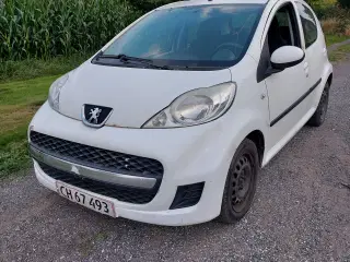 Peugeot 107 1,0. Et år til syn, defekt toppakning,