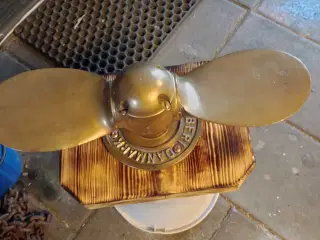 Bronze vendbar skrue 
