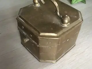 Gammelt messing skrin