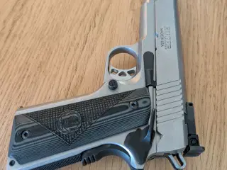 Pistol ruger 45 acp