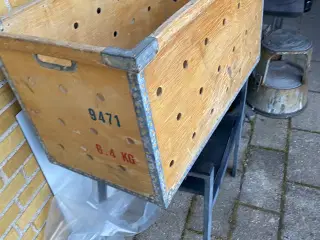 gammel træ kasse