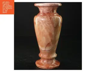 Marmorvase (højde 19 cm)