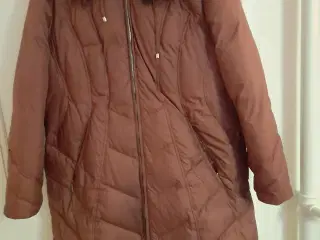 Dunjakke med natural pels.