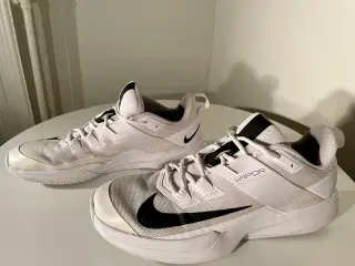 NIKE Men's Tennis Gymnastics Shoe