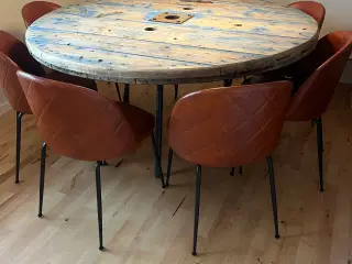 Rundtbord + 8 stole