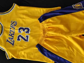 Basketsæt lebron 140-150cm