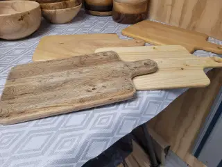 Diverse skærebrætter i forskelligt træ 30 x 20 cm