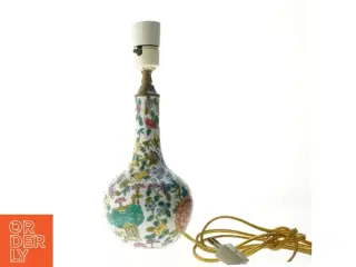 Bordlampe med blomstermønster (str. 31 cm)