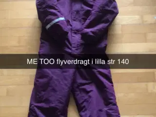 Flyverdragt i lilla str 140