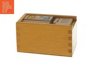 Trækasse med dominobrikker fra Krea (str. 14x8x8 cm)