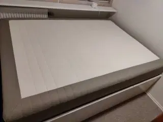 BRIMNES seng med madras og sengegavl