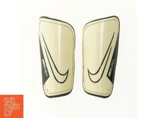 Benskinner til fodbold fra Nike (str. 26 x 14 cm)