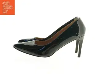 Sorte lakpumps fra Vanessa (str. 39)