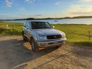 Toyota landcruiser vx100 10 per bus
