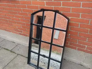 Staldvindu med spejl