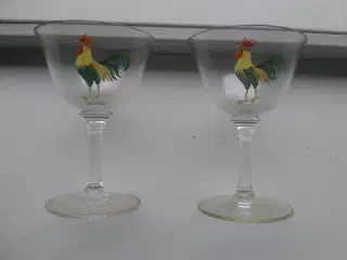 2 antikke cocktail glas, med hanemotiv