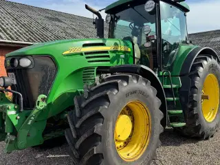 John Deere 7920