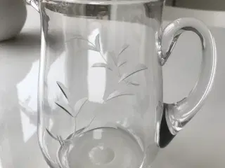 Kande i glas med slibninger 