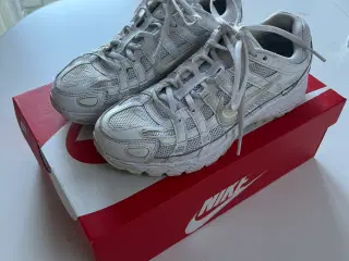 Sneakers i hvid fra Nike 